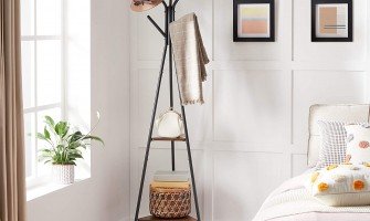 4+1 Ιδέες με κρεμάστρες δαπέδου για να έχετε πάντα τακτοποιημένα τα ρούχα, τα παλτό και τα αξεσουάρ σας!