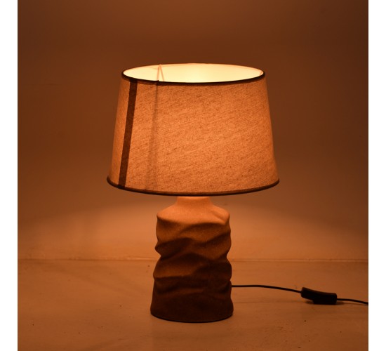 Επιτραπέζιο φωτιστικό Wabbi Inart Ε27 κεραμικό σε γκρι antique -μπεζ απόχρωση Φ28x41εκ Υλικό: LINEN - CERAMIC 387-000018